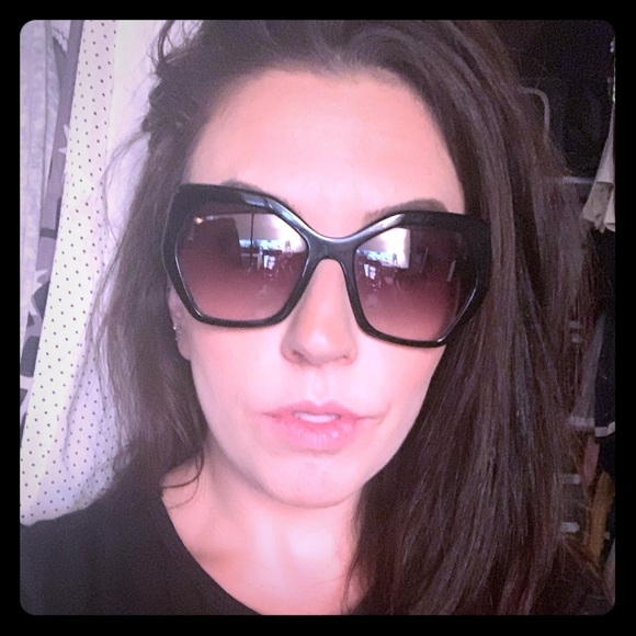 PRADA Sunnies - Picture 4 of 6